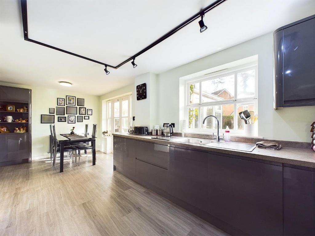 CAM01268 G0-PR0251-STILL002.jpg