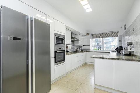 4 bedroom apartment to rent, Avenue Road, London NW8