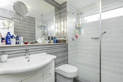 4 bedroom apartment to rent, Avenue Road, London NW8