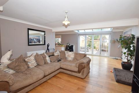 6 bedroom detached house to rent, Cropthorne Drive, Climping, Littlehampton, BN17