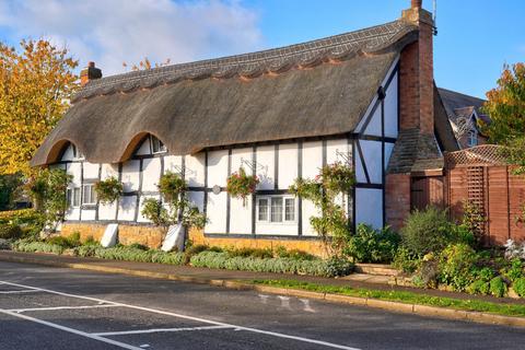 4 bedroom cottage for sale, Evesham Road, Salford Priors, WR11