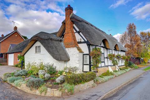 4 bedroom cottage for sale, Evesham Road, Salford Priors, WR11