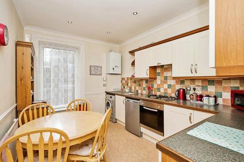 2 bedroom flat for sale, High Street, Sandown PO36