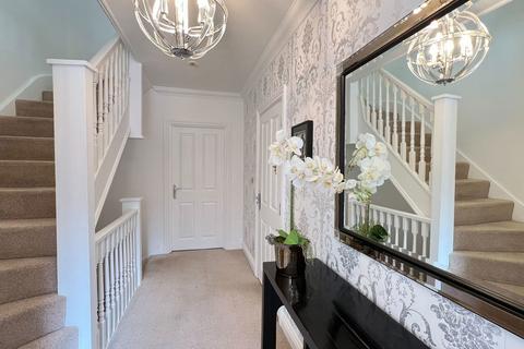 18 Glenside Close, Kenley, CR8 5AX