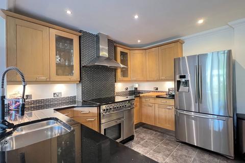 18 Glenside Close, Kenley, CR8 5AX
