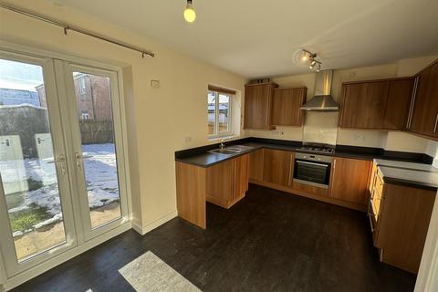 End of terrace house to rent, Bellamy Drive, Kirkby-In-Ashfield NG17