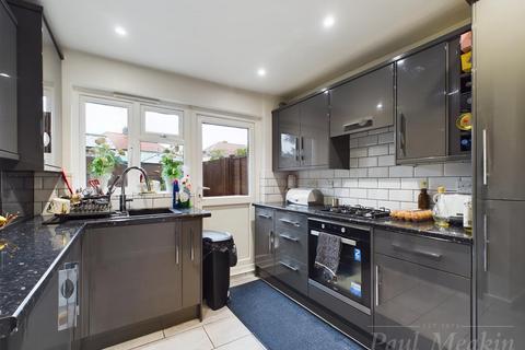 3 bedroom terraced house for sale, Chertsey Crescent, New Addington, Croydon