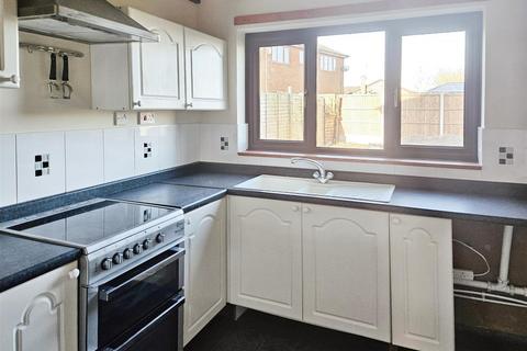 3 bedroom detached house to rent, Barlow Close, Kettering NN14