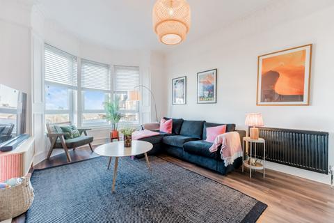 2 bedroom flat for sale, Minard Road, Flat 3/1, Shawlands, Glasgow, G41 2EN