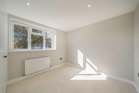 2 bedroom flat for sale, Cavendish Road, London W4