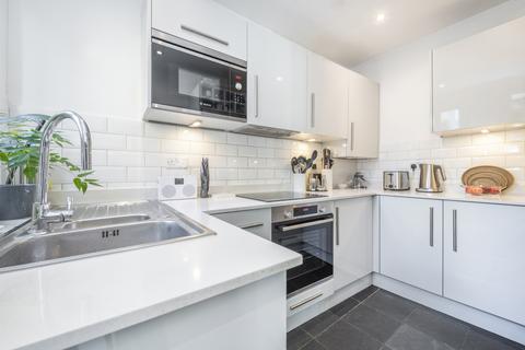 2 bedroom flat for sale, Brook Drive, London