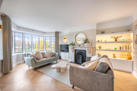 3 bedroom flat for sale, Balliol House, Manor Fields, London