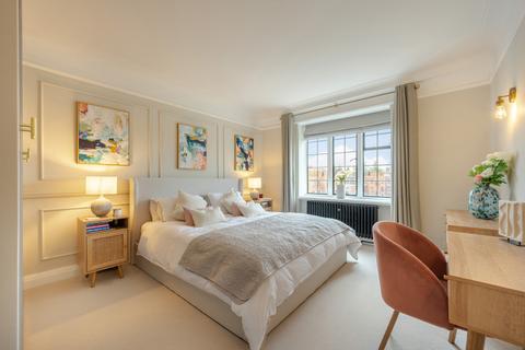 3 bedroom flat for sale, Balliol House, Manor Fields, London