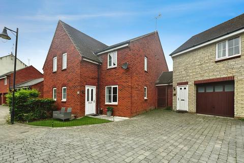 2 bedroom terraced house for sale, Rigel Close, Swindon, SN25 2LH