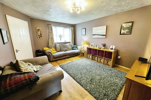 4 bedroom end of terrace house for sale, Hepworth Road, Swindon, SN25 4YL