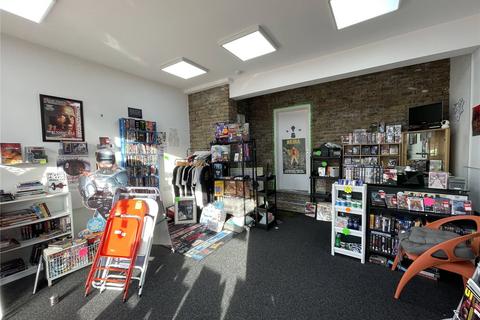 Shop to rent, Rayleigh Road, Leigh-on-Sea, Essex, SS9