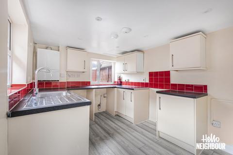 4 bedroom terraced house to rent, Grove Road, Grays, RM17