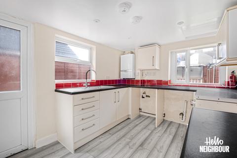 4 bedroom terraced house to rent, Grove Road, Grays, RM17