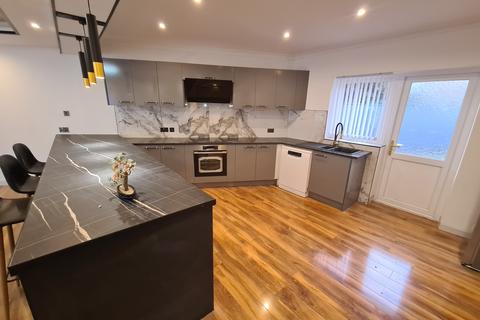 5 bedroom terraced house for sale, Nunfield Close, Moston