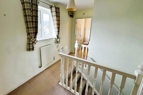 2 bedroom property to rent, Capella Crescent, Swindon, SN25 2JZ