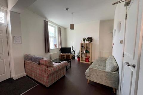 5 bedroom end of terrace house to rent, Moorfield Street, Leeds LS2