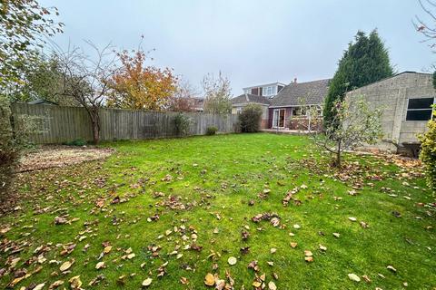 3 bedroom detached bungalow to rent, Cullerne Road, Swindon, SN3 4HX