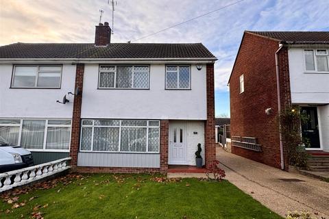 3 bedroom semi-detached house to rent, Dering Crescent, Leigh-On-Sea