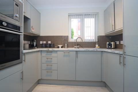 2 bedroom apartment for sale, Worcester Road, Hagley, DY9