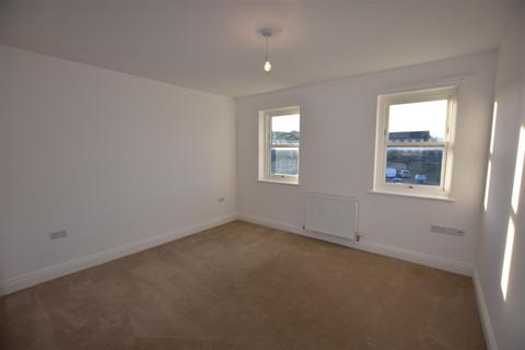 3 bedroom apartment to rent, High Street, Burton Latimer, Kettering