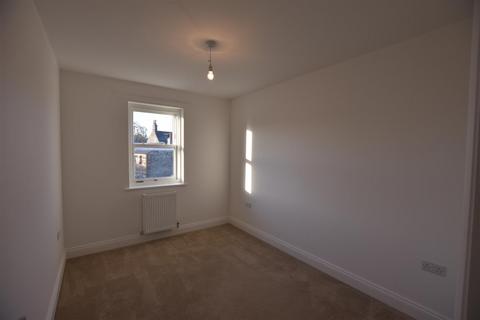 3 bedroom apartment to rent, High Street, Burton Latimer, Kettering