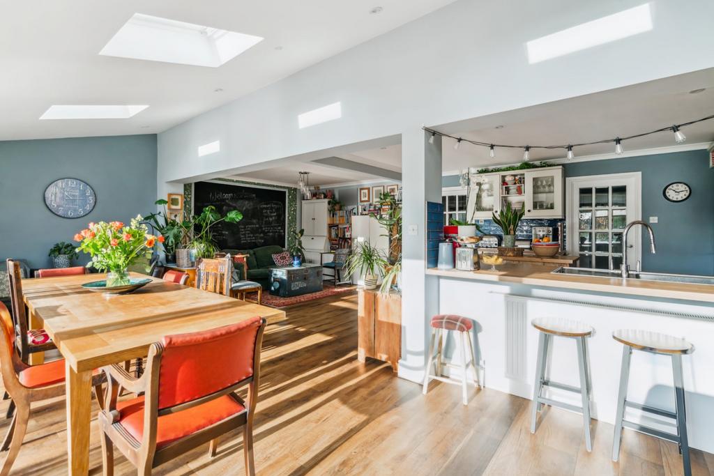 Kitchen/Dining Area