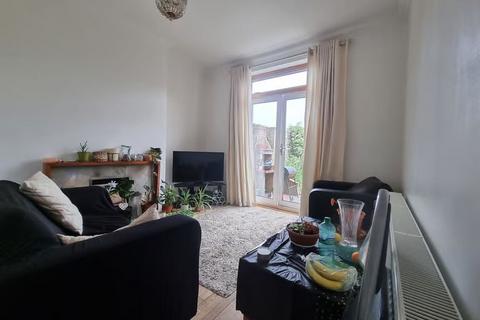 4 bedroom terraced house to rent, London SW16