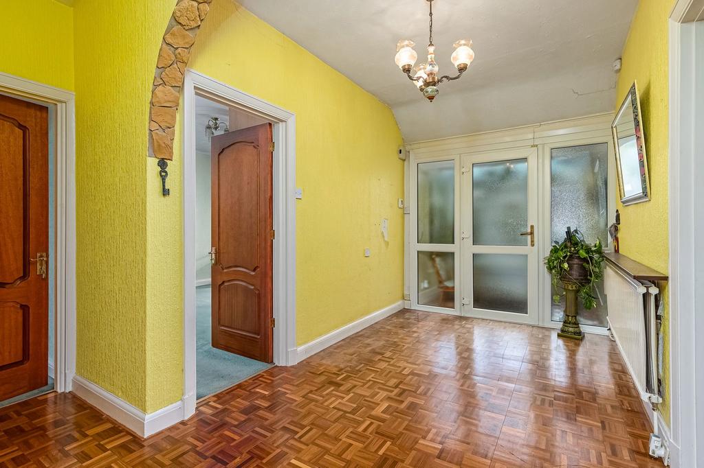 https://media.onthemarket.com/properties/16179210/1519628053/image-19-1024x1024.jpg