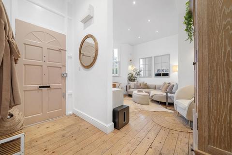 2 bedroom flat for sale, Dalberg Road, SW2