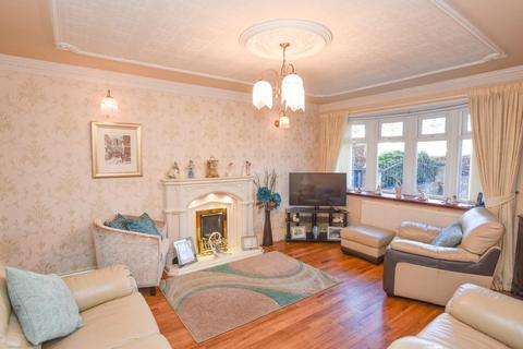 4 bedroom semi-detached house for sale, Abingdon Drive, Platt Bridge, Wigan, WN2 5JQ