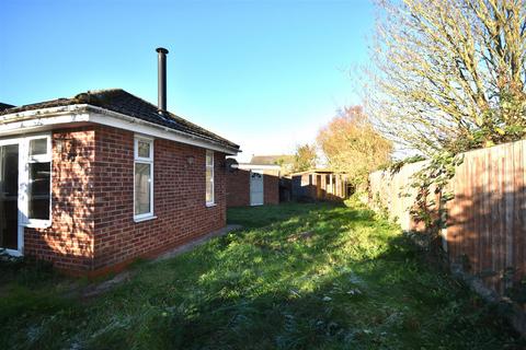 3 bedroom semi-detached bungalow for sale, Poplar Drive, Hook, Goole