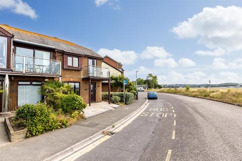 3 bedroom end of terrace house for sale, Labrador Drive, Poole