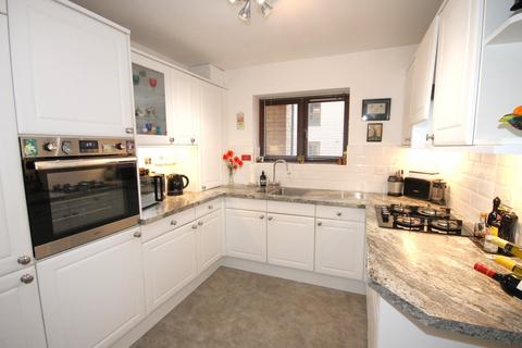 2 bedroom flat for sale, Albemarle Road, Beckenham, BR3