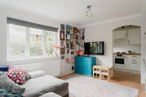 20 Bakers Way, Capel, Dorking, RH5 5JS