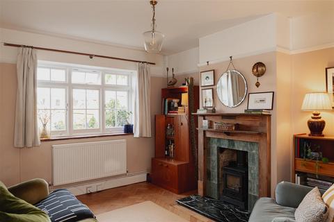 3 Cotmandene, Dorking, RH4 2BL