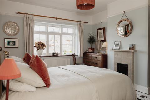 3 Cotmandene, Dorking, RH4 2BL