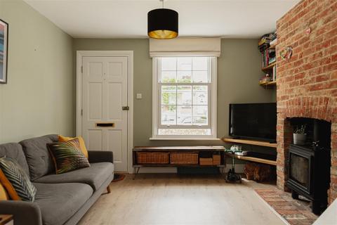 15 Howard Road, Dorking, RH4 3HR