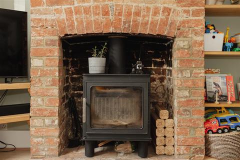 15 Howard Road, Dorking, RH4 3HR