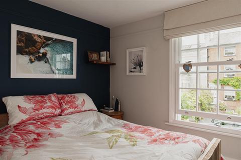 15 Howard Road, Dorking, RH4 3HR