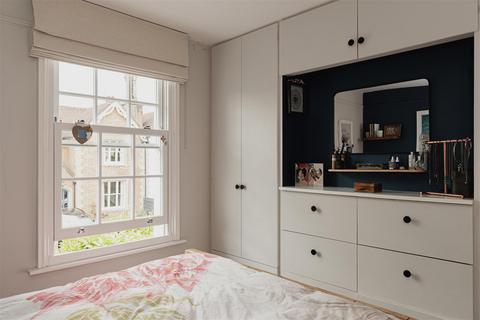 15 Howard Road, Dorking, RH4 3HR