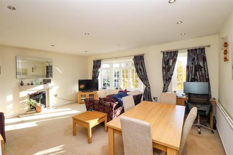 3 bedroom maisonette for sale, Cranbrook Court, Fleet GU51