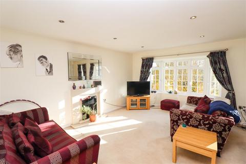 3 bedroom maisonette for sale, Cranbrook Court, Fleet GU51