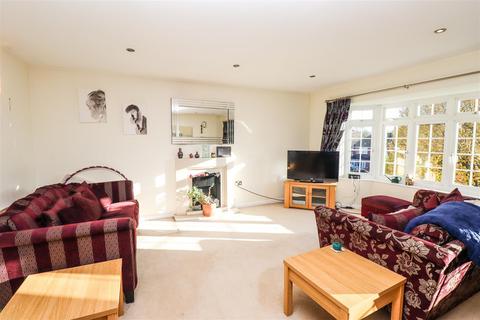 3 bedroom maisonette for sale, Cranbrook Court, Fleet GU51