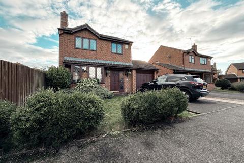 3 bedroom detached house to rent, Royce Close, Corby