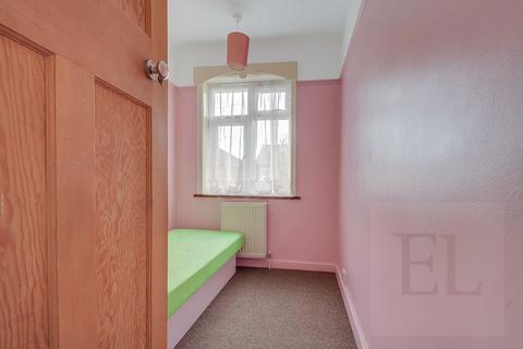 3 bedroom semi-detached house for sale, Oakwood Crescent, Greenford UB6